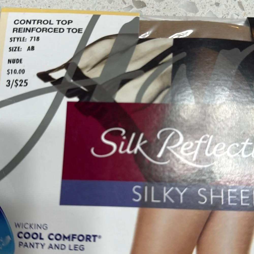 Hanes‎ NEW Silk Reflections Sheer Hosiery 1 black 1 Nude SZ AB control top